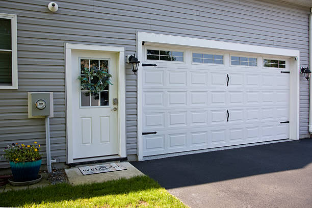 24/7 Emergency Garage Door Panel Replacement experts in Windham County County, VT
